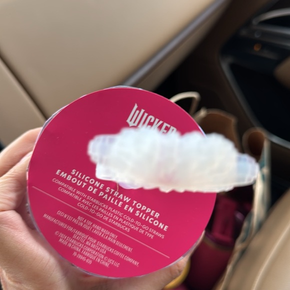 NWT Wicked + Starbucks Glinda Venti tumbler with straw topper - Picture 3 of 5